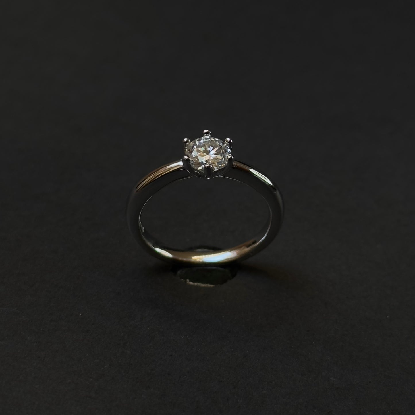 Glamour Shine Moissanite Diamond (925) Silver Ring