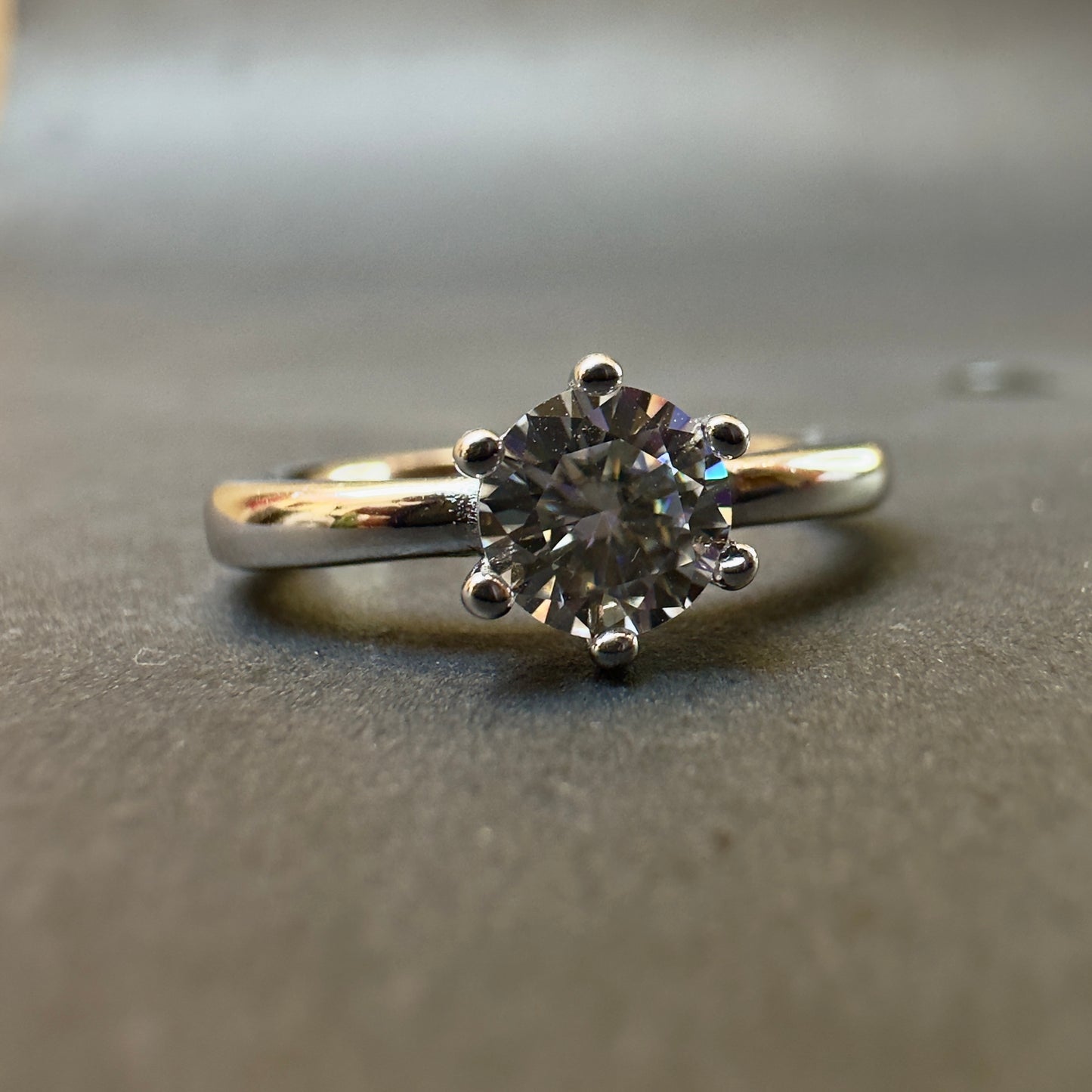 Glamour Shine Moissanite Diamond (925) Silver Ring